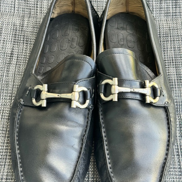 🍞Salvatore Ferragamo Black Leather Slip-Ons with Silver Accent